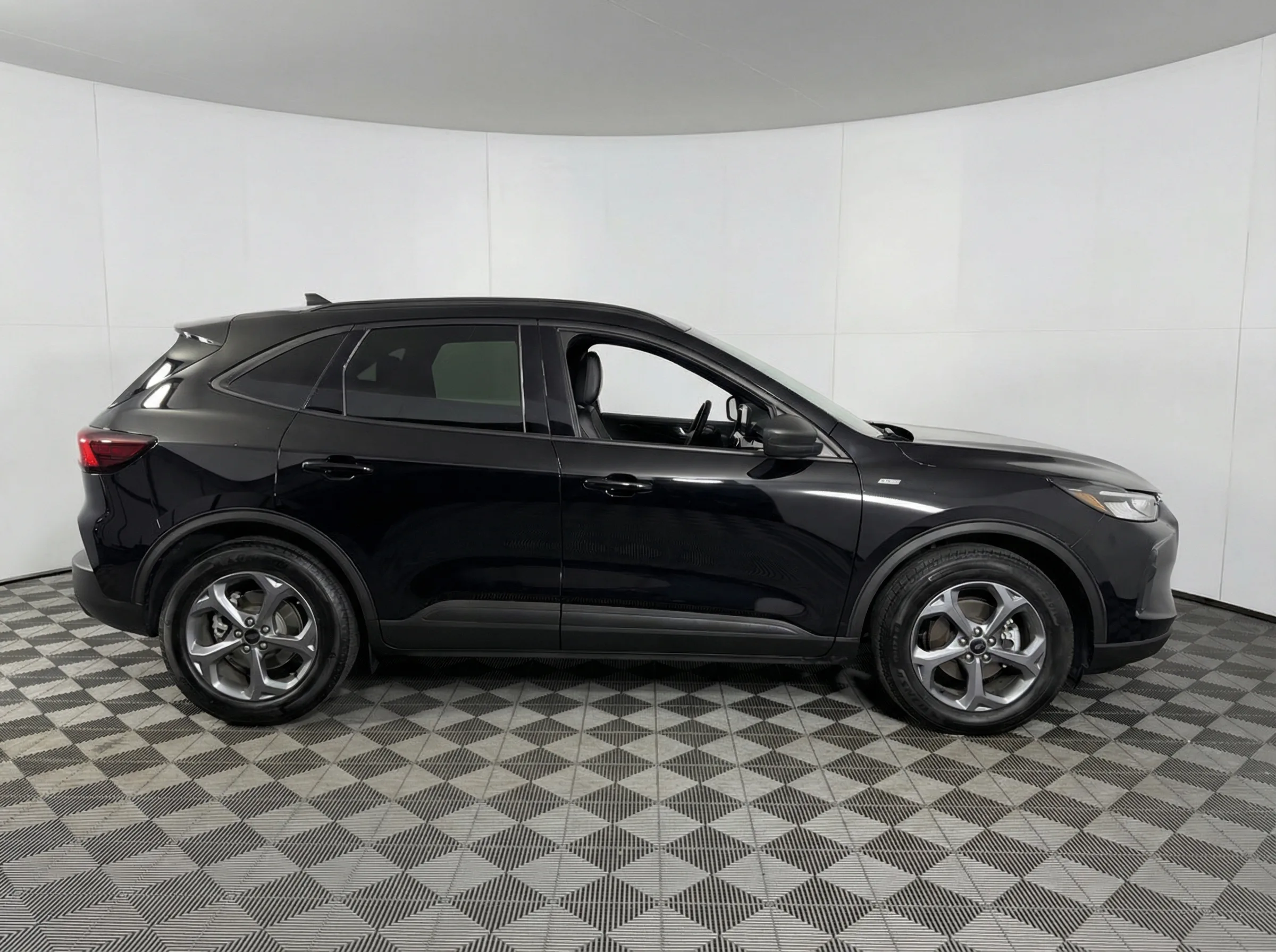 2025 Ford Escape ST-Line — photo 1