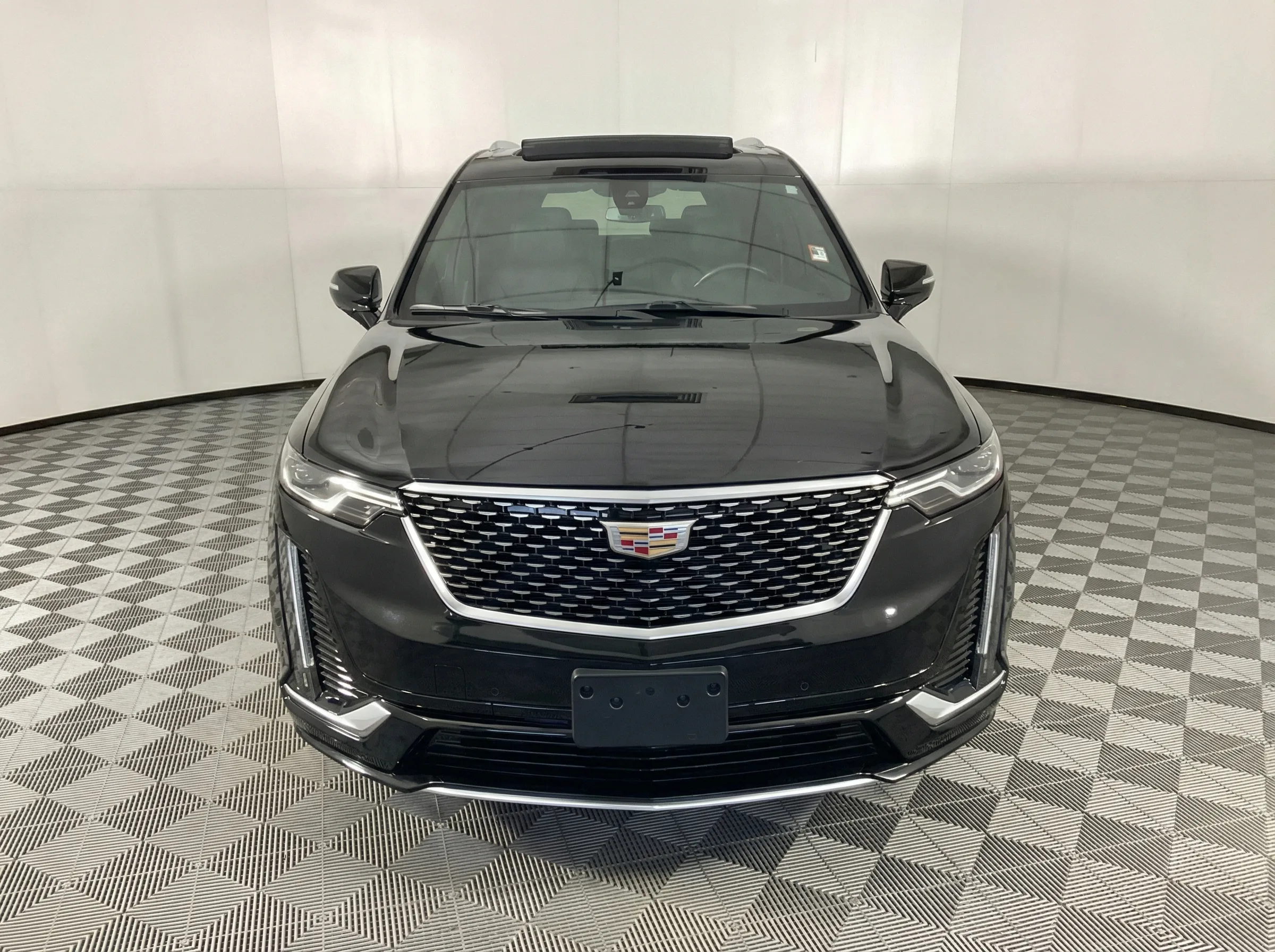 2025 Cadillac XT6 Luxury — photo 1