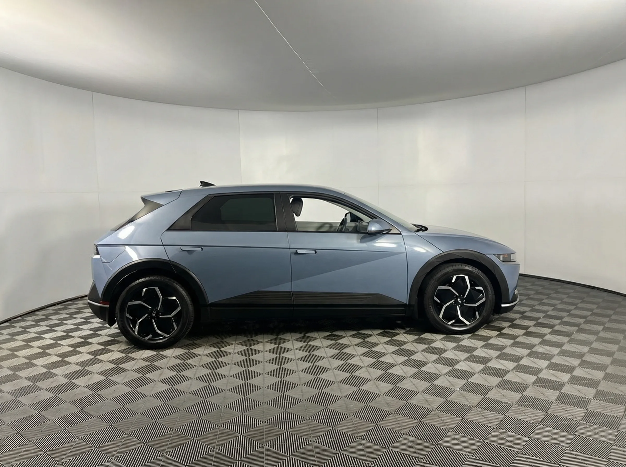 2024 Hyundai IONIQ 5 SE Long Range — photo 1