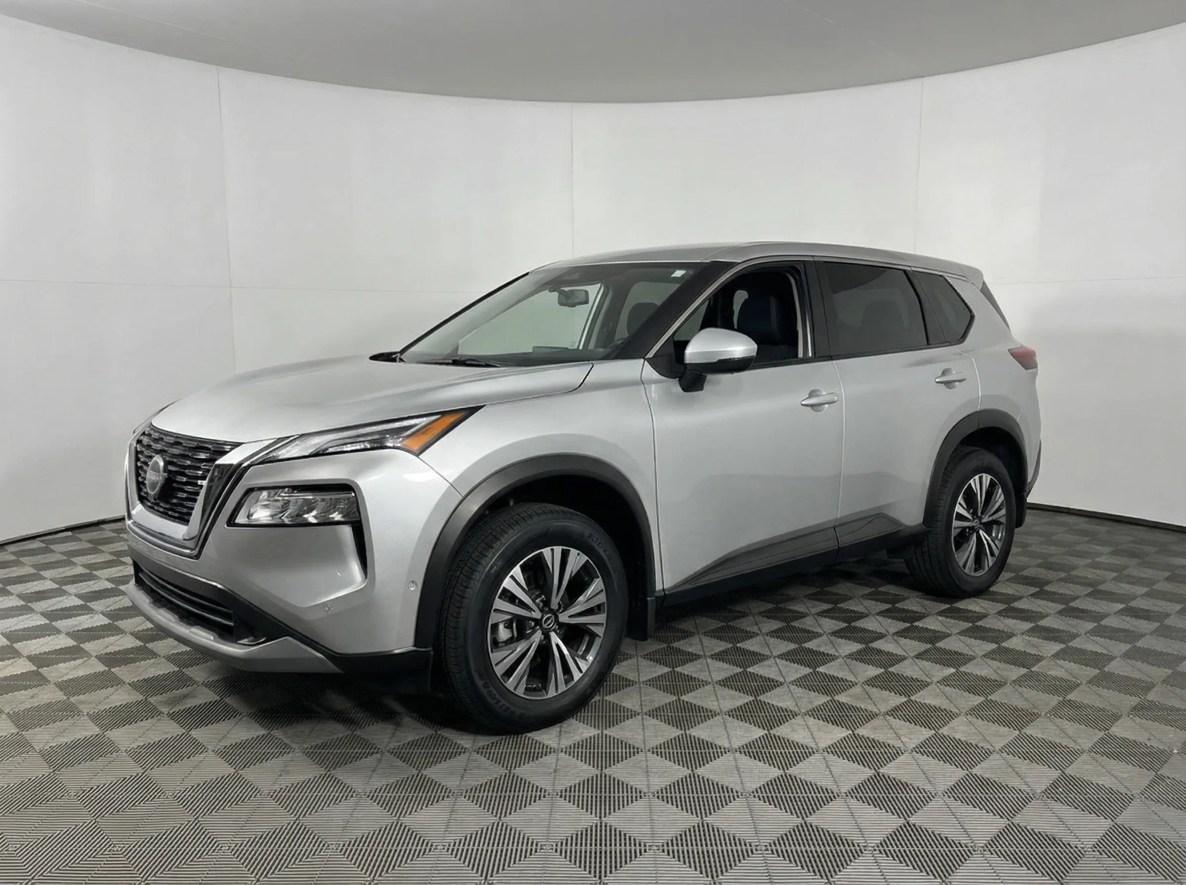 2023 Nissan Rogue SV — photo 1
