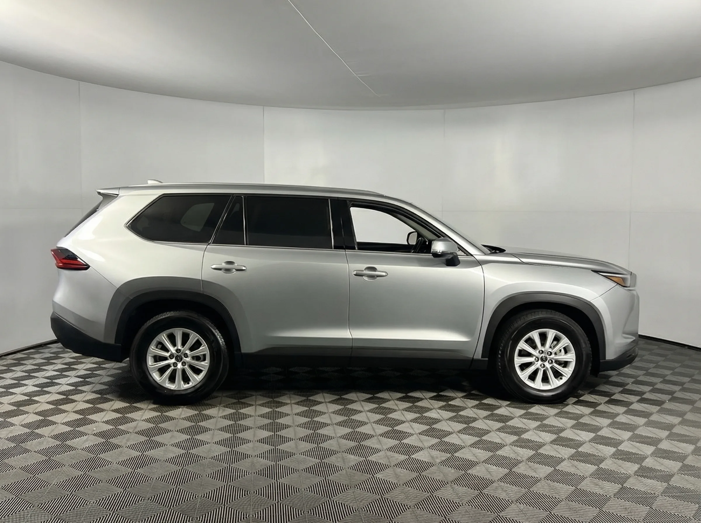 2025 Toyota Grand Highlander XLE — photo 1