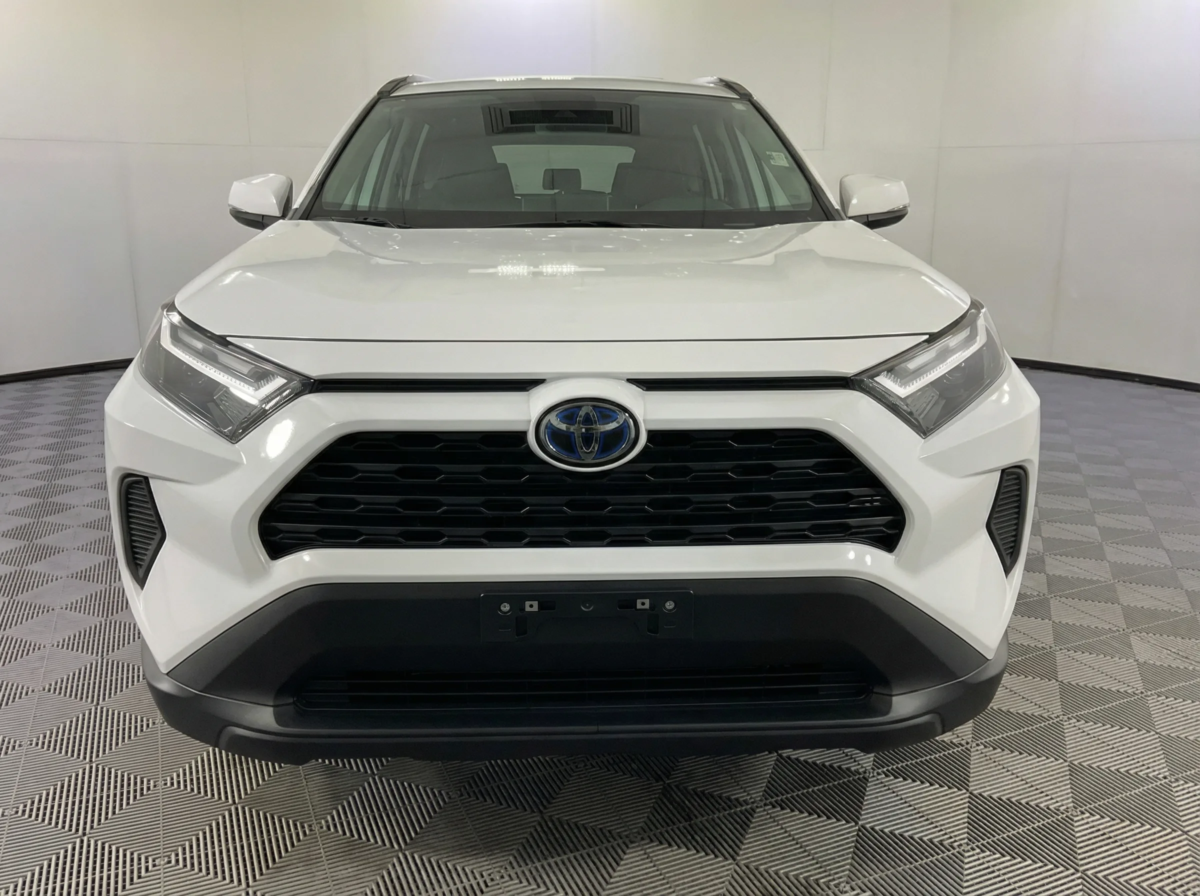 2024 Toyota RAV4 Hybrid XLE — photo 1