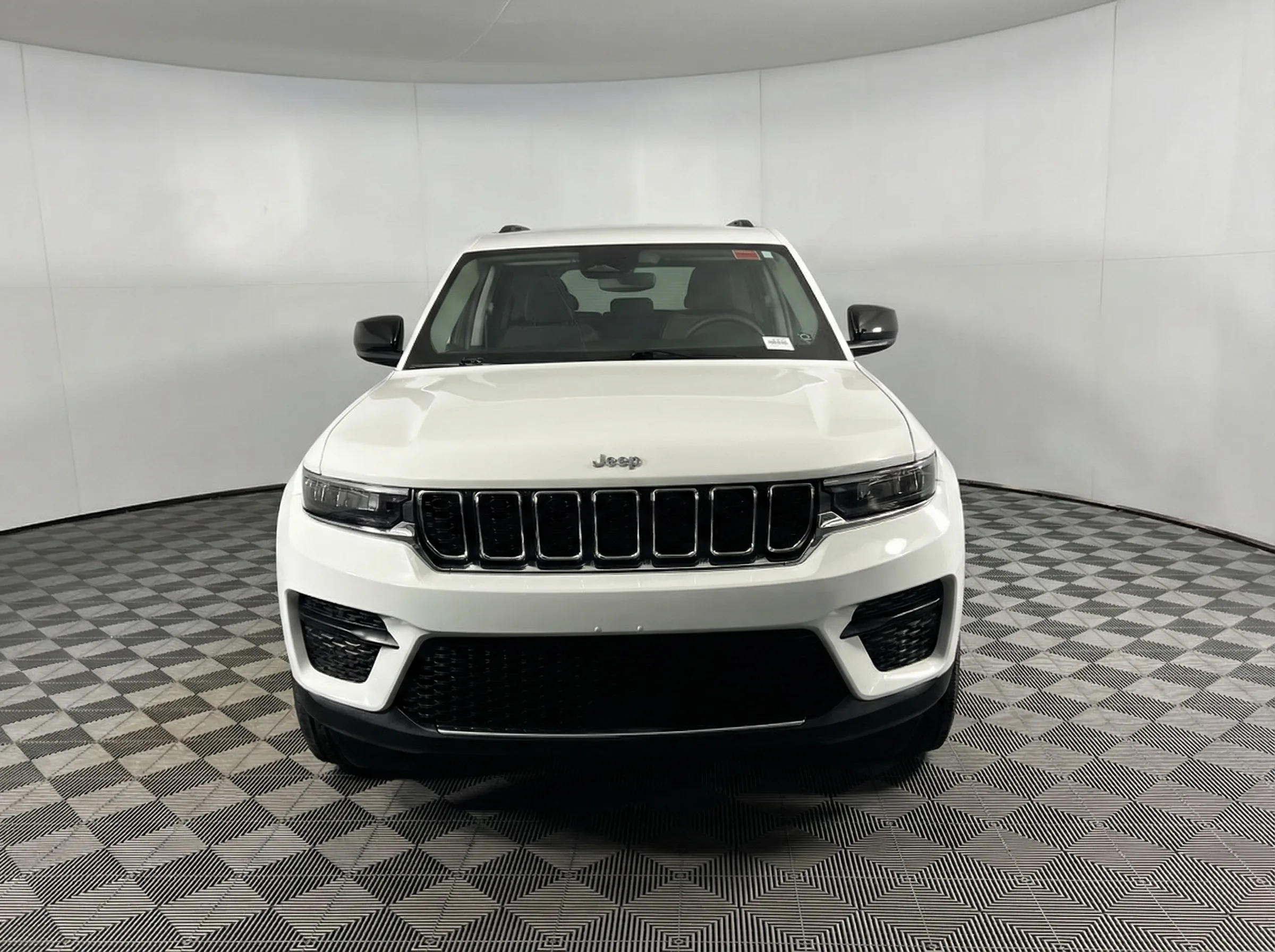 2023 Jeep Grand Cherokee Laredo — photo 1