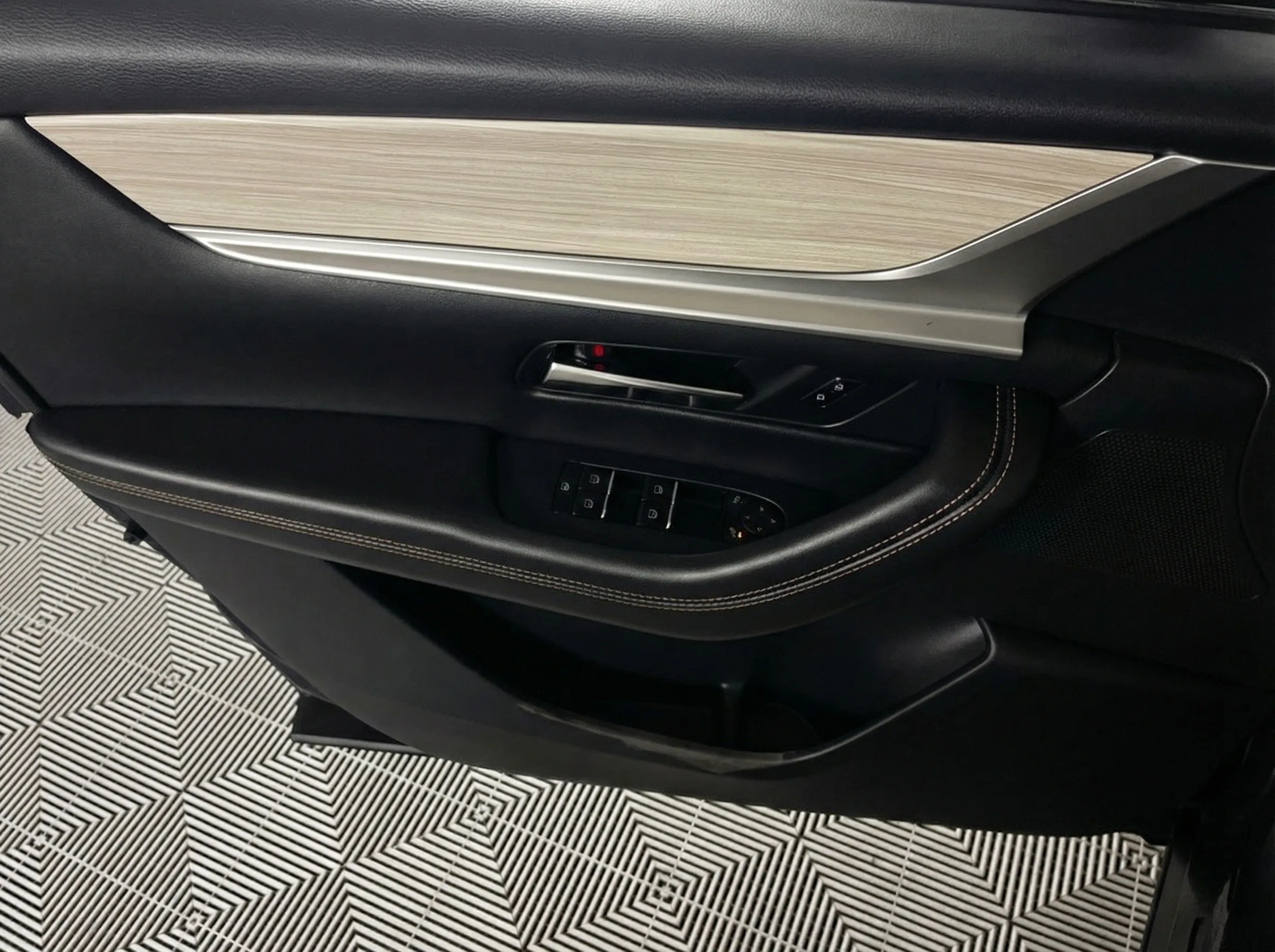 2024 Mazda CX-90 PHEV Preferred — thumbnail 10