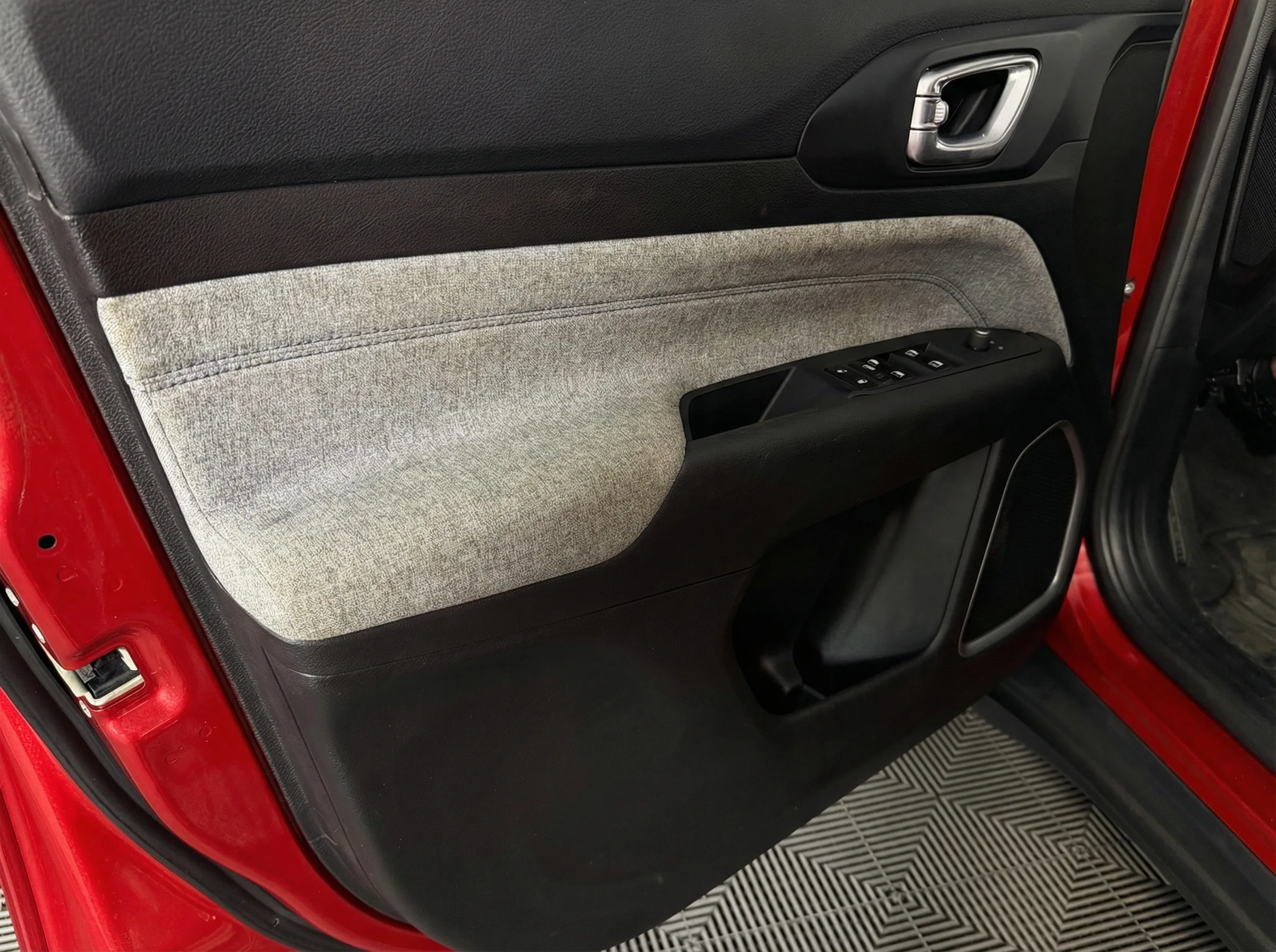 2025 Jeep Compass Sport — thumbnail 11