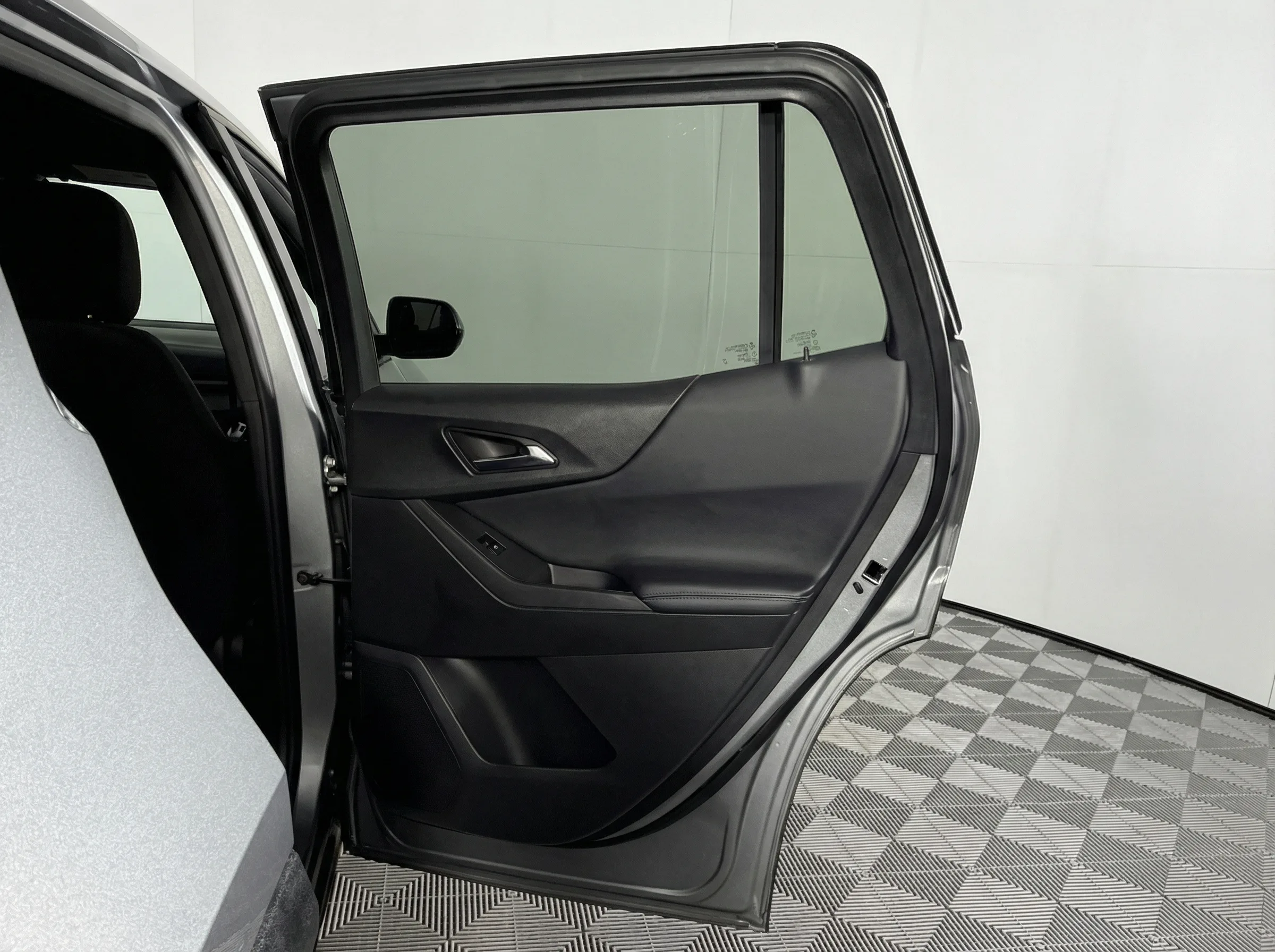 2025 Chevrolet Equinox LT — thumbnail 11