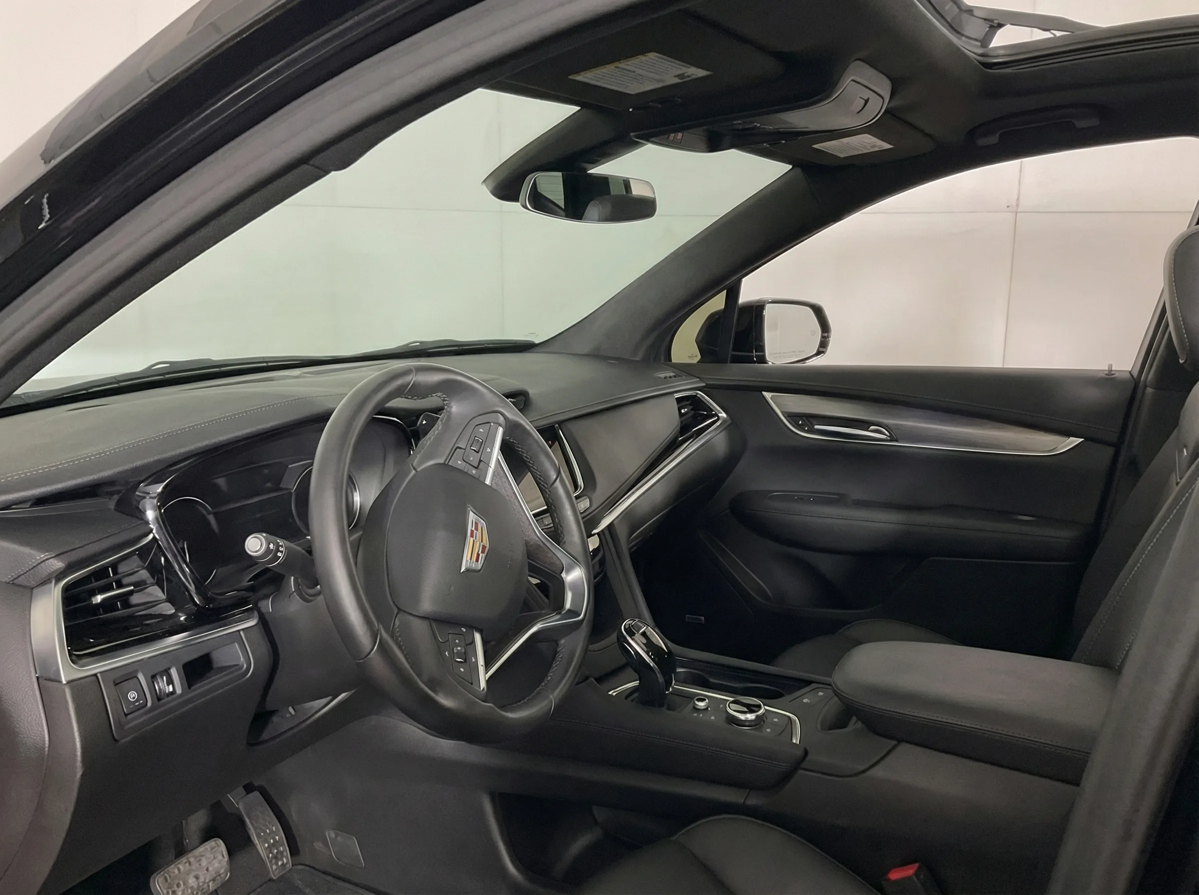 2025 Cadillac XT6 Luxury — thumbnail 11