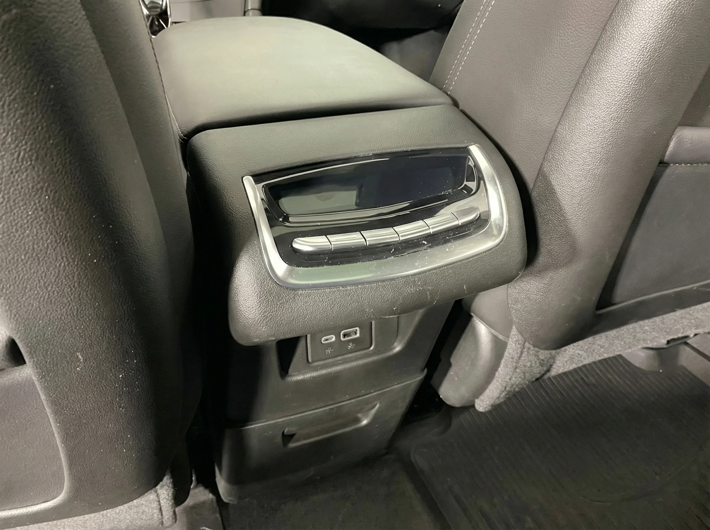 2025 Cadillac XT6 Luxury — thumbnail 12