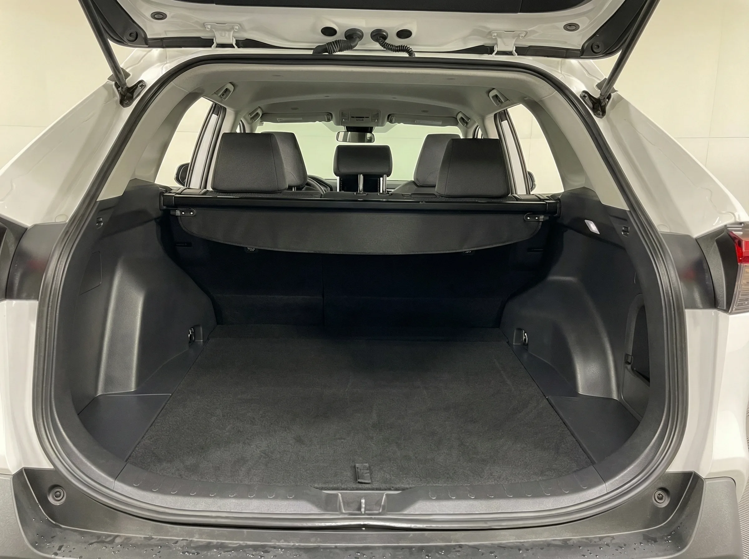 2024 Toyota RAV4 Hybrid XLE — thumbnail 12