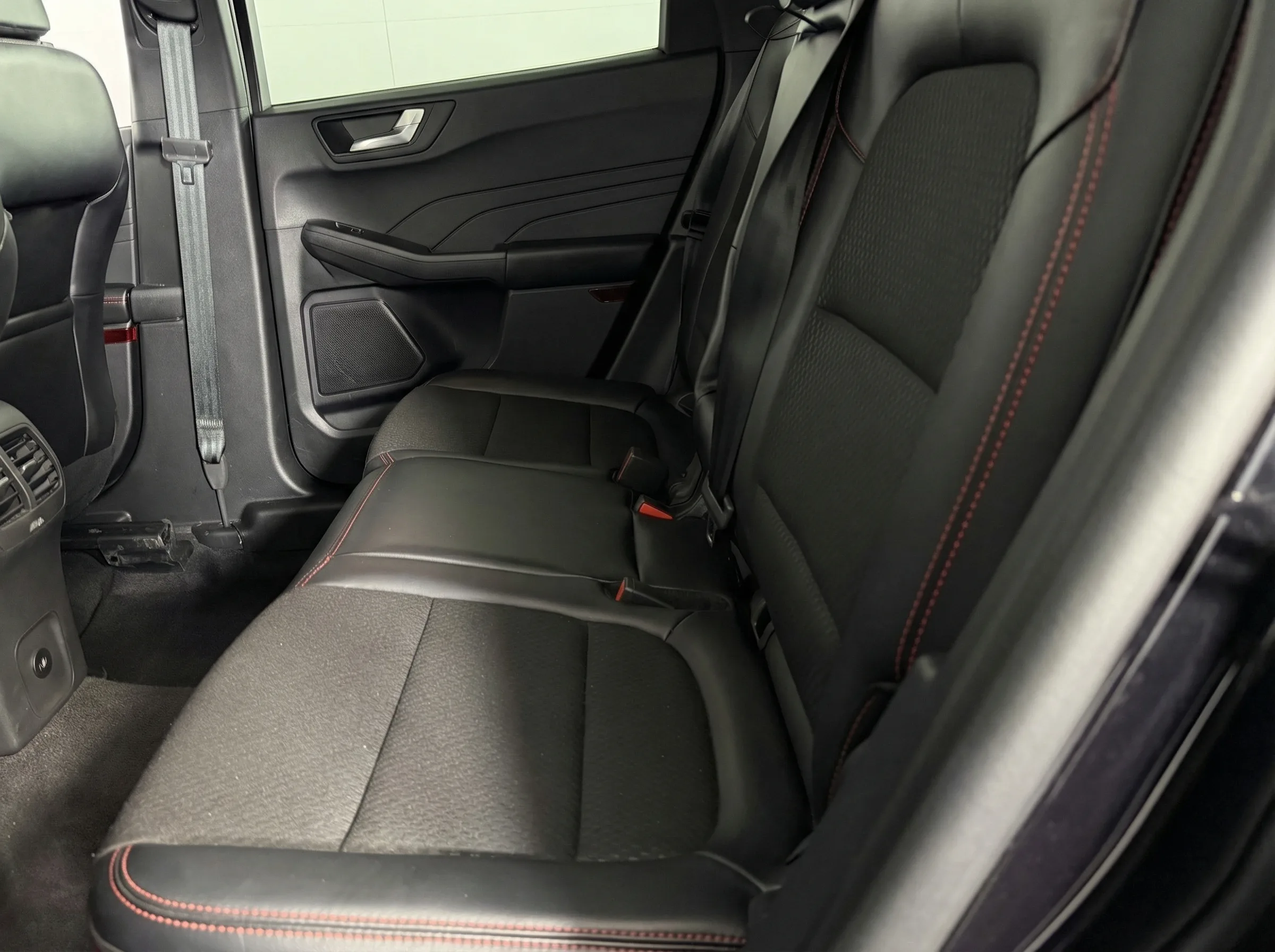 2025 Ford Escape ST-Line — thumbnail 13
