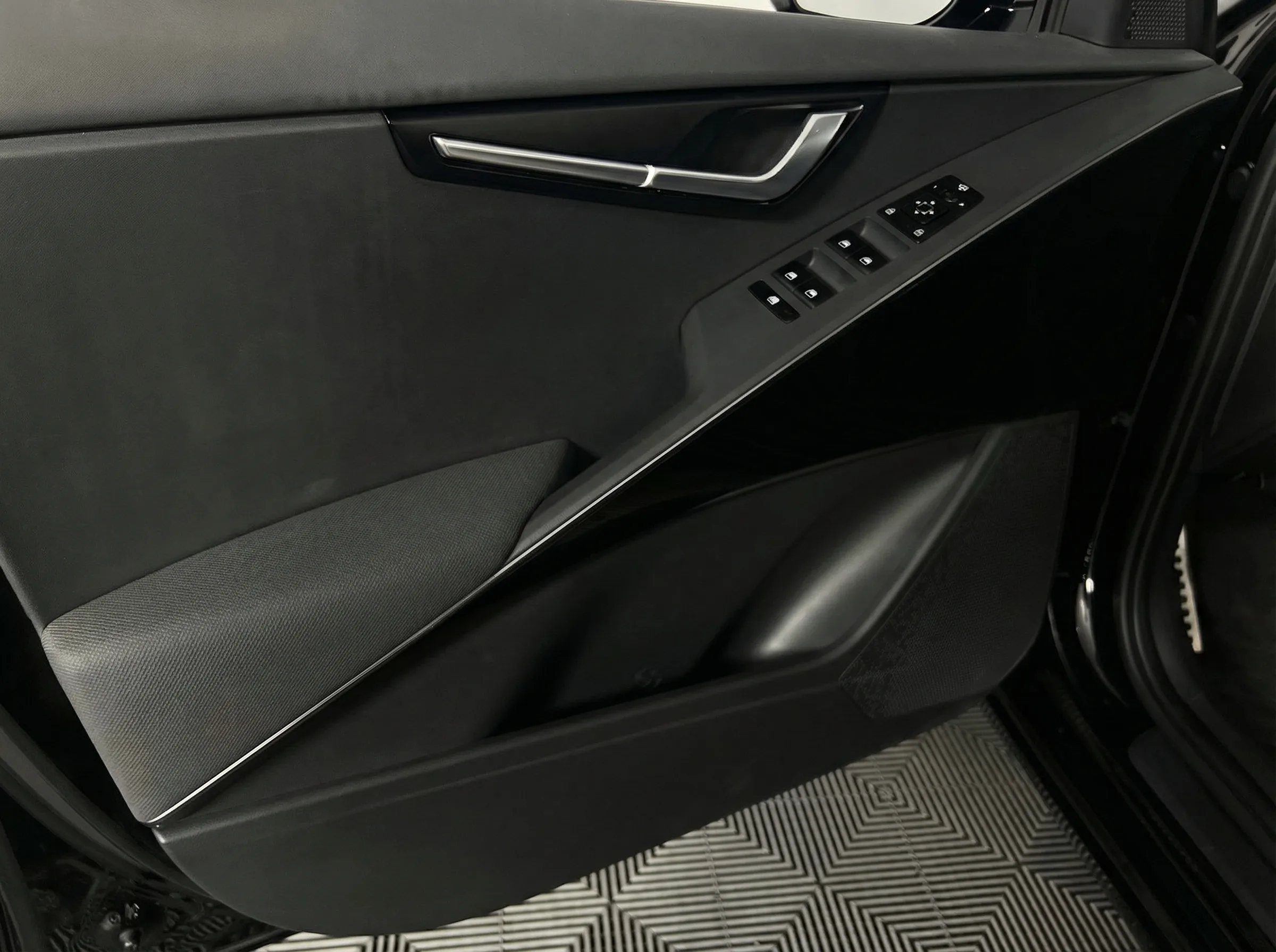 2024 Kia Niro EX Touring — thumbnail 13