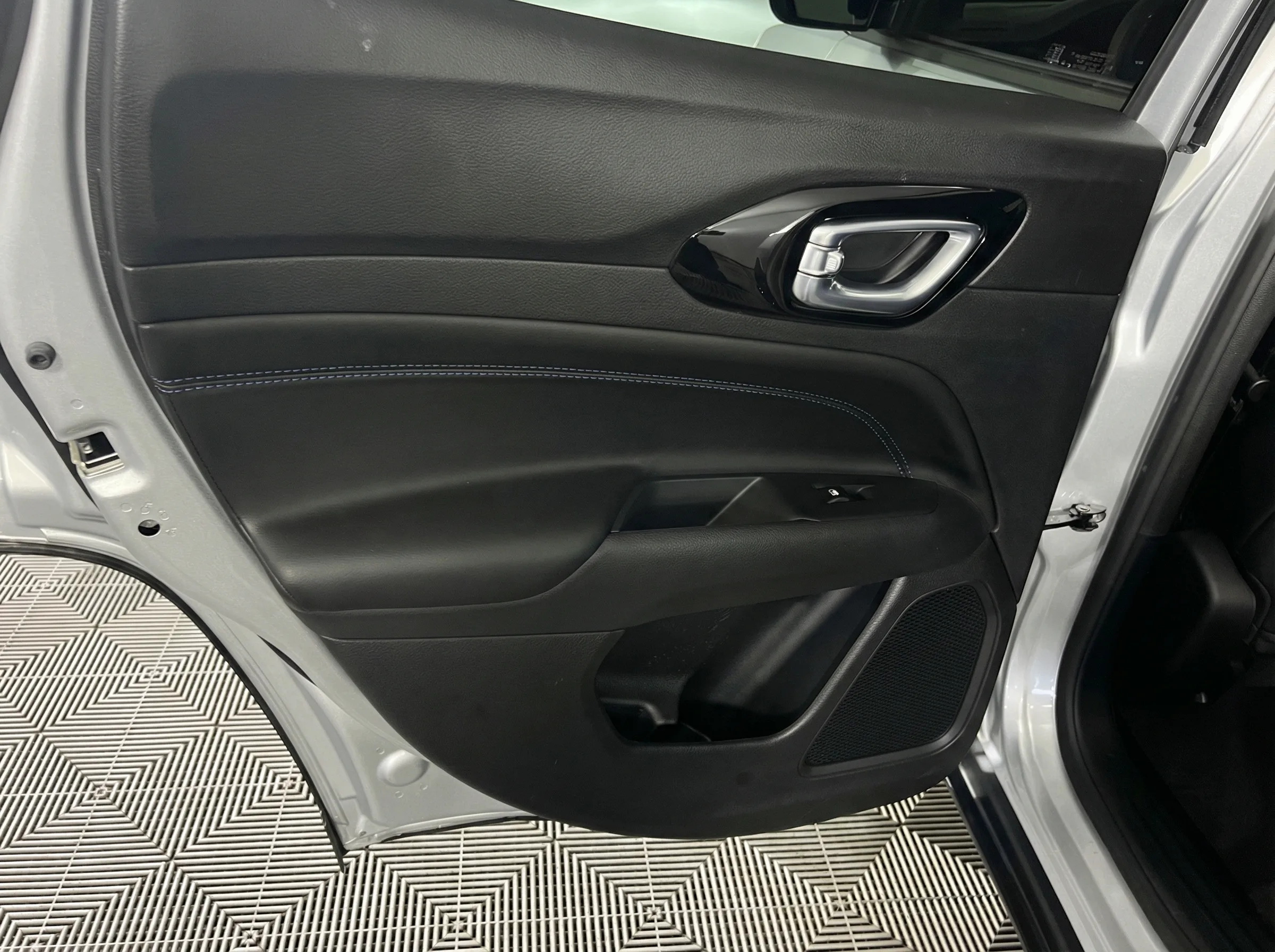 2025 Jeep Compass Latitude — thumbnail 14