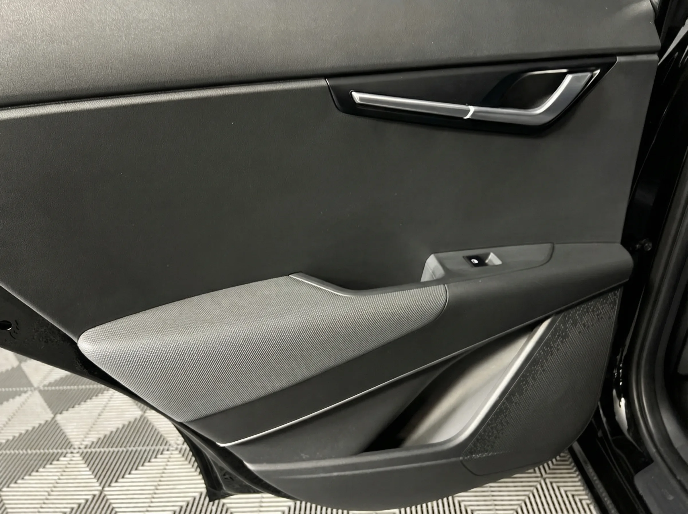 2024 Kia Niro EX Touring — thumbnail 15