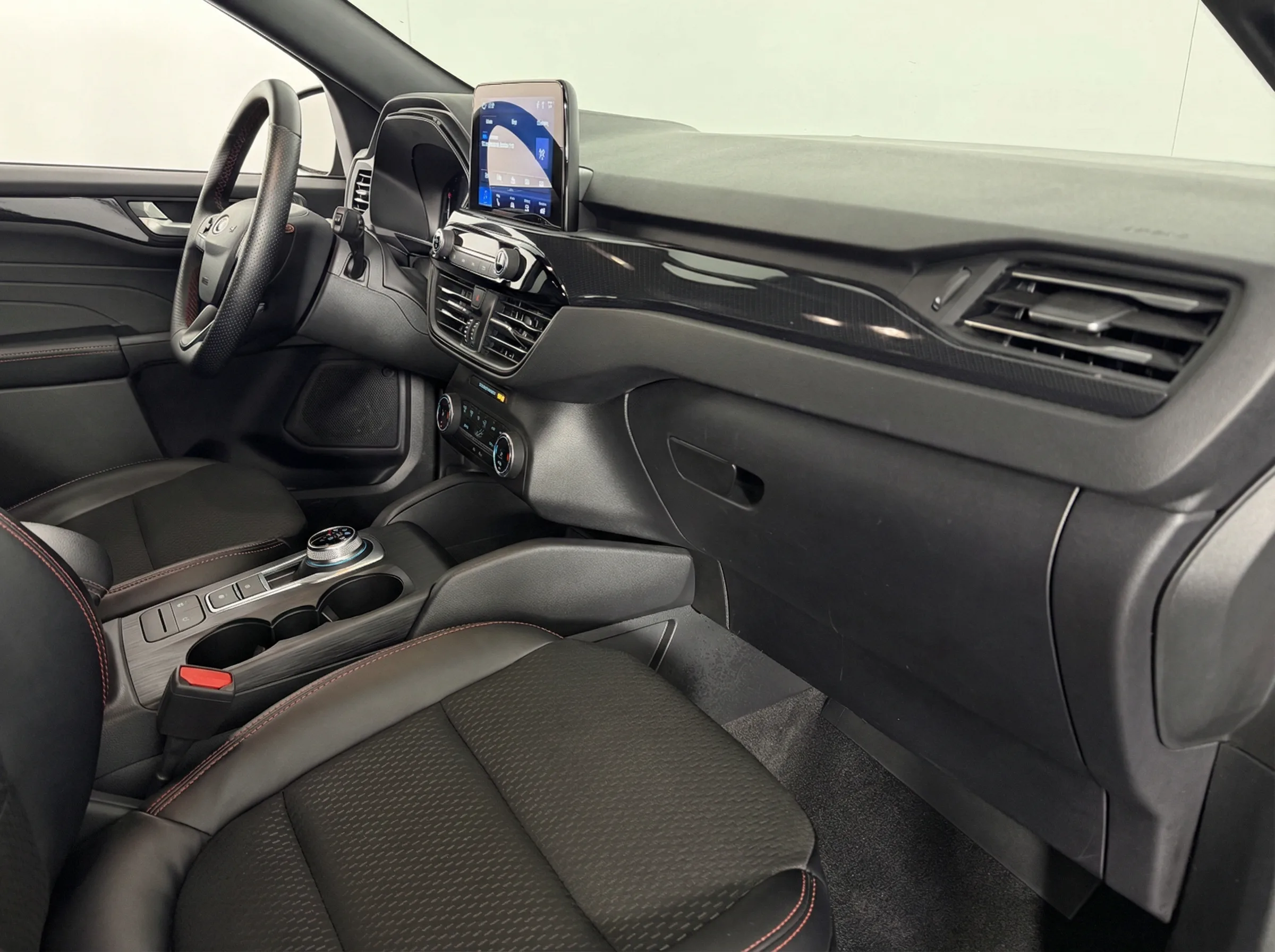 2025 Ford Escape ST-Line — thumbnail 16
