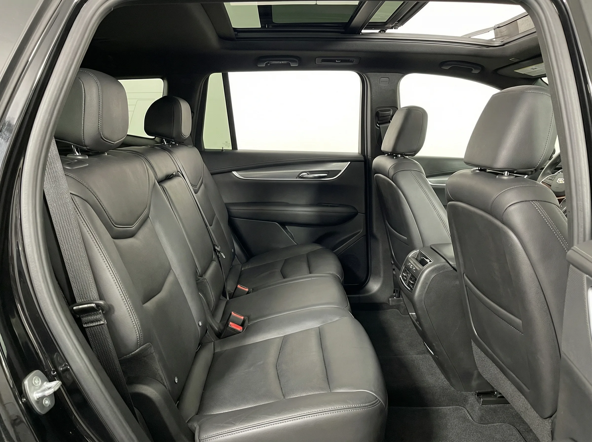 2025 Cadillac XT6 Luxury — thumbnail 17