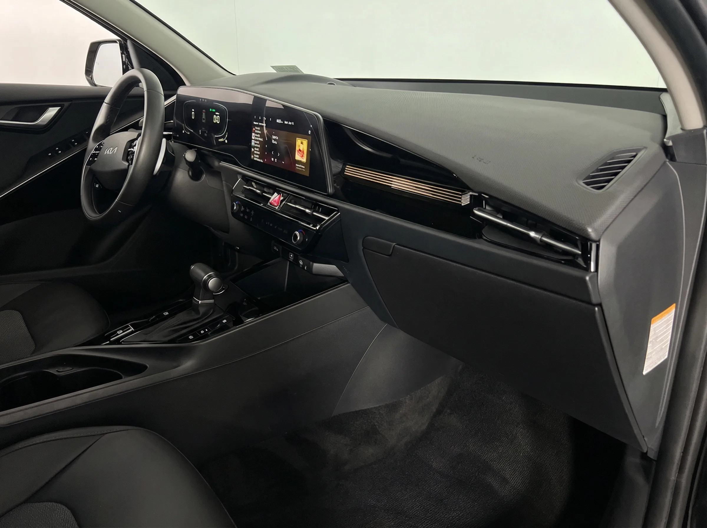 2024 Kia Niro EX Touring — thumbnail 17