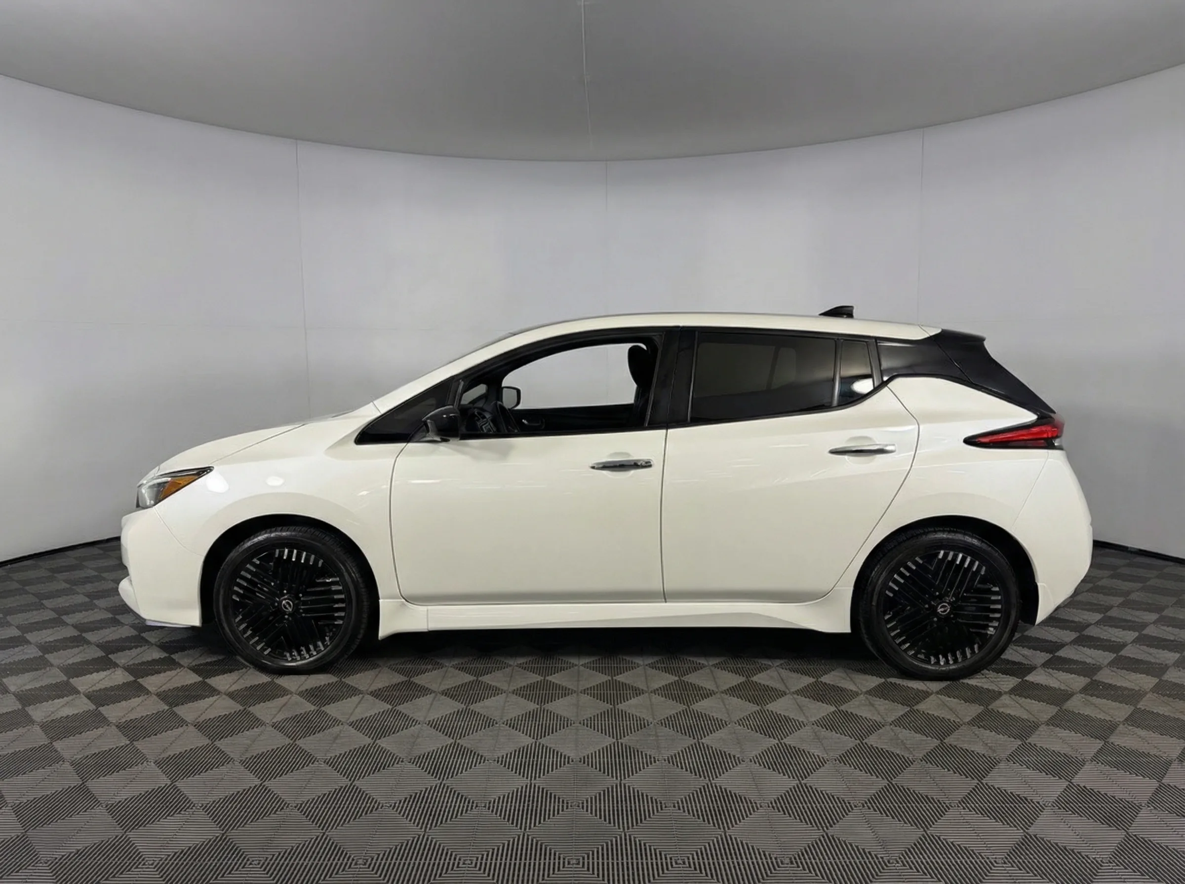 2024 Nissan Leaf SV Plus — thumbnail 2