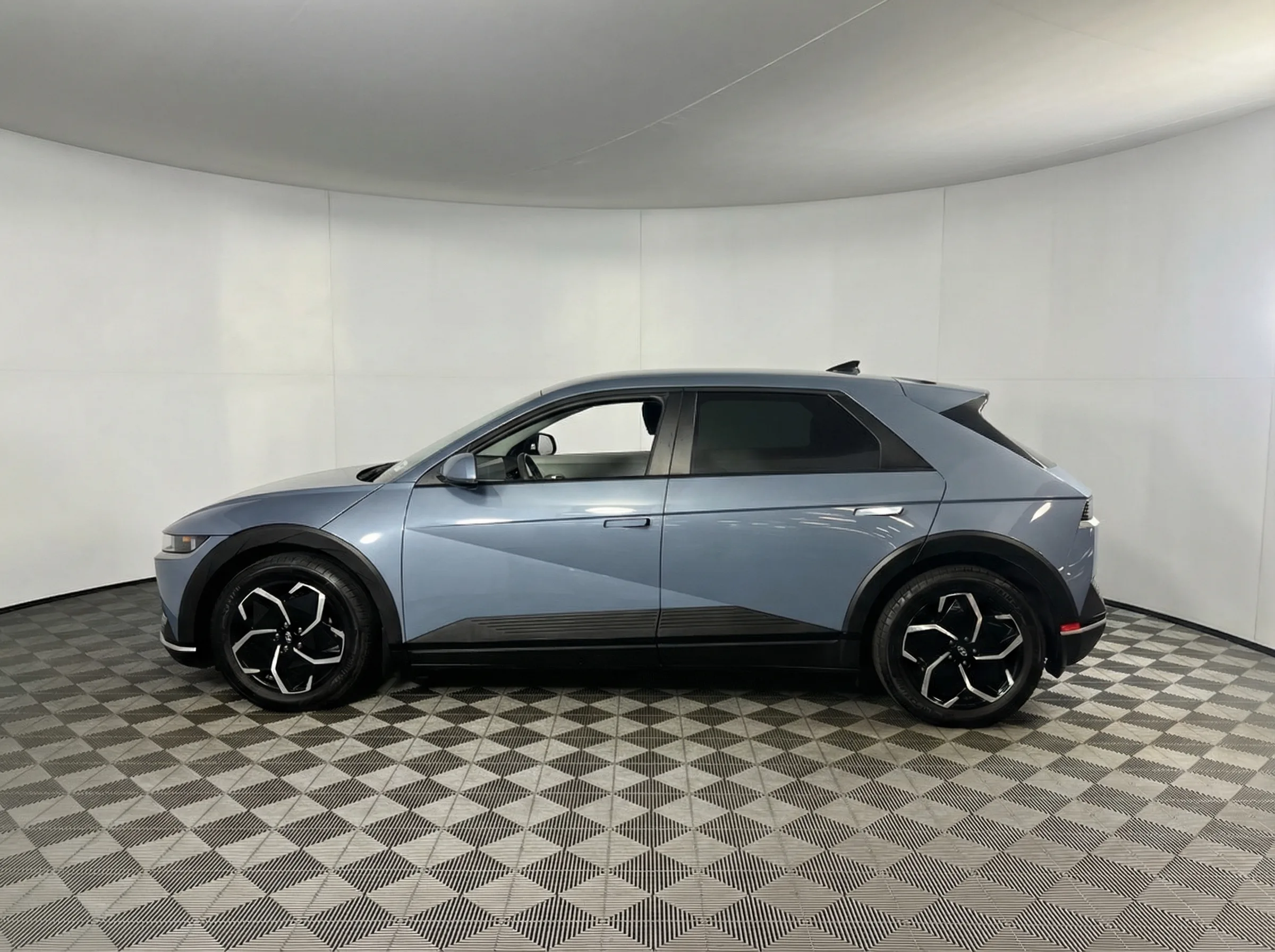 2024 Hyundai IONIQ 5 SE Long Range — thumbnail 2