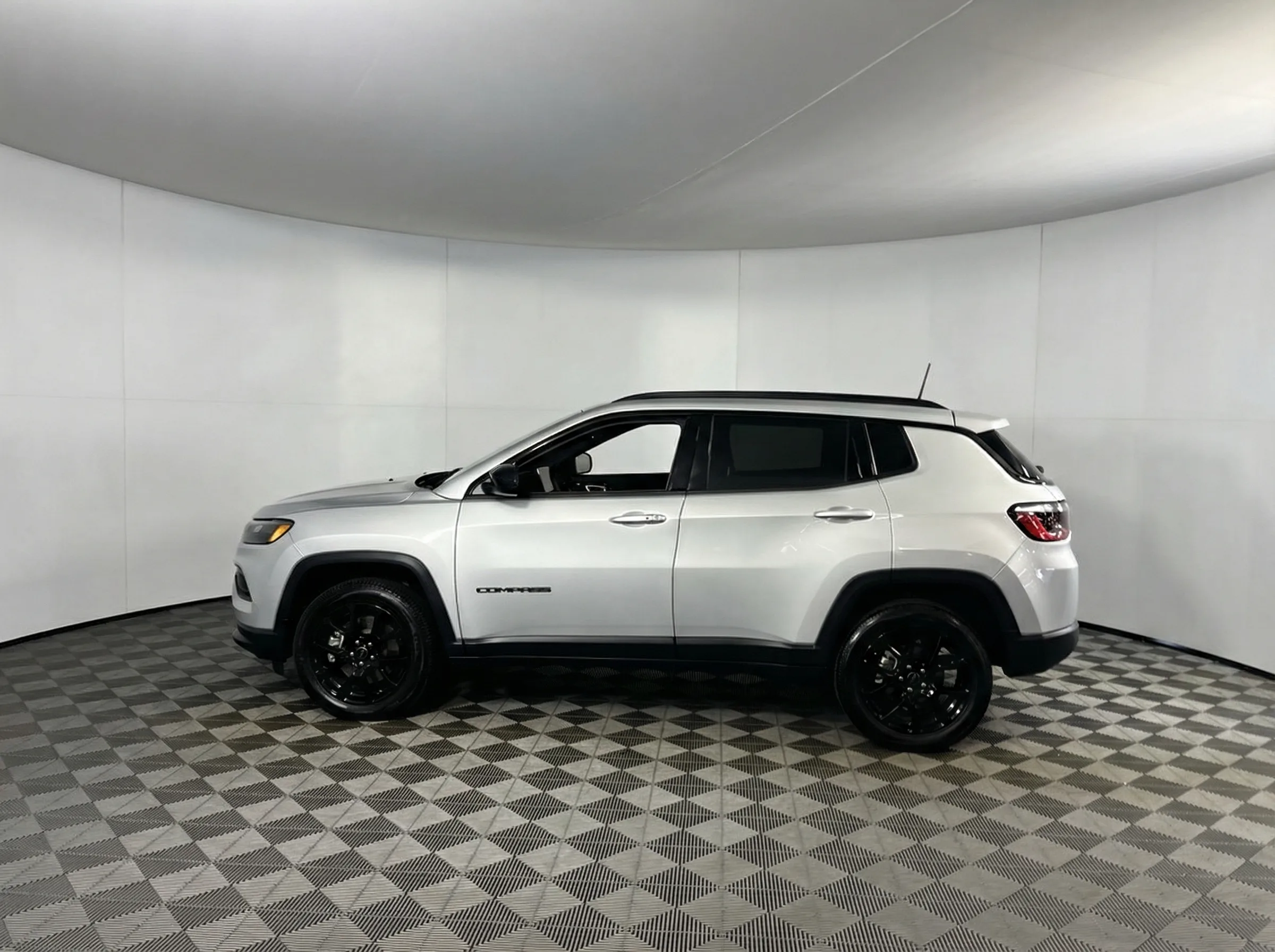 2025 Jeep Compass Latitude — thumbnail 2