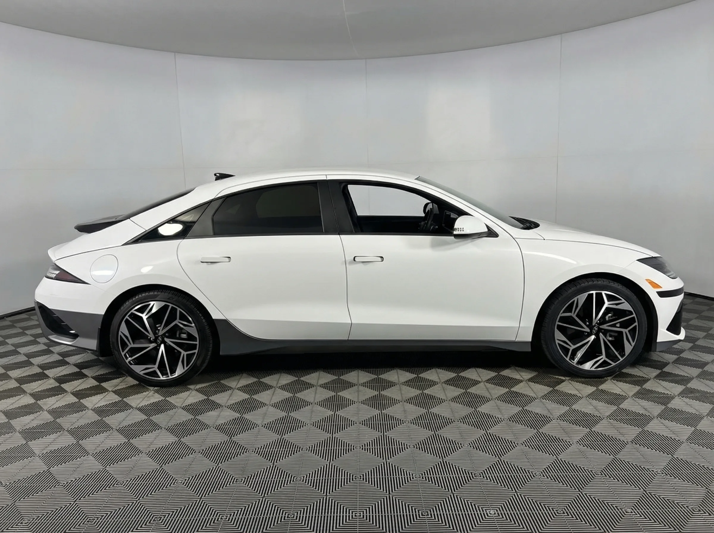 2024 Hyundai IONIQ 6 SEL — thumbnail 2