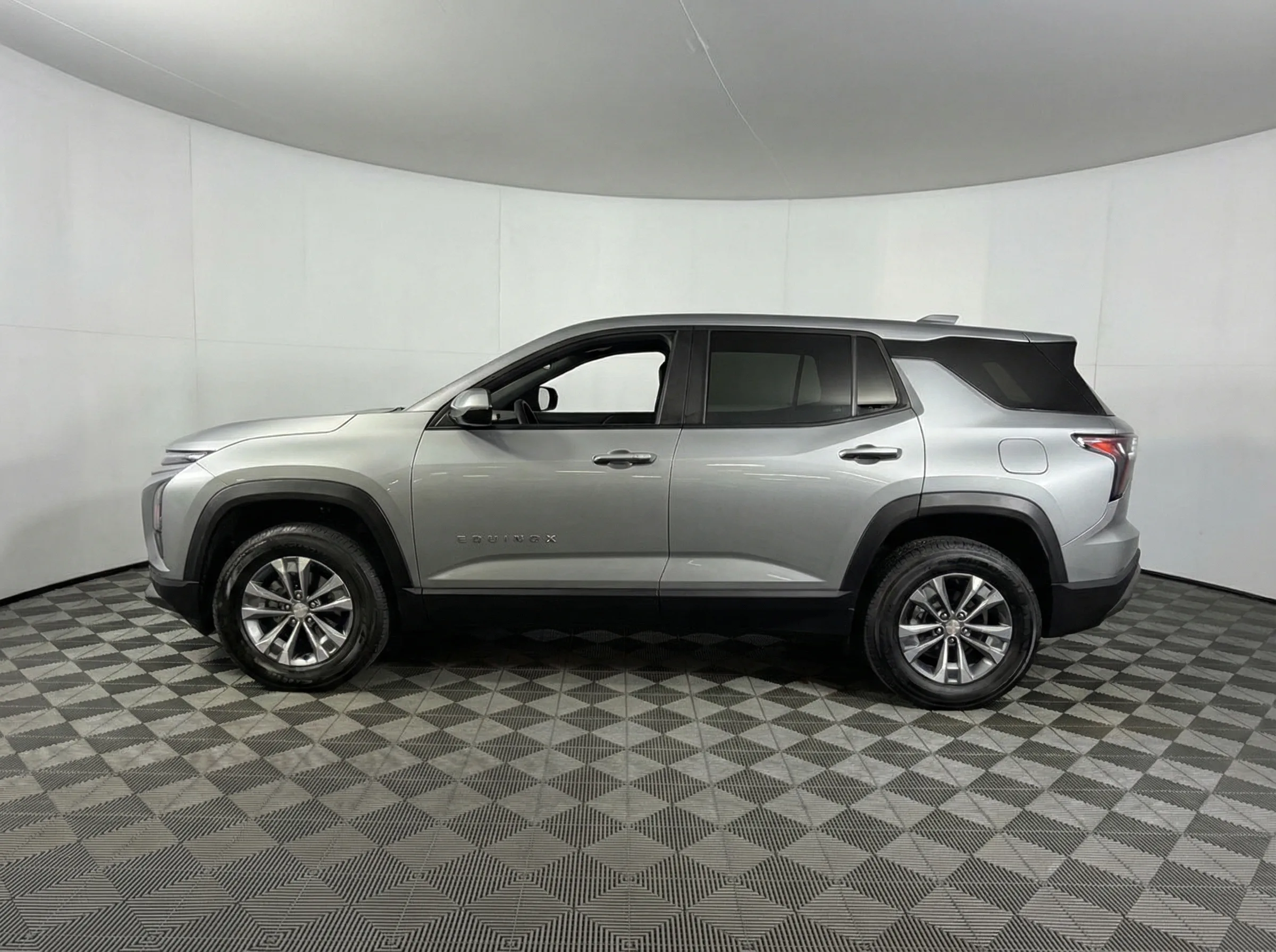 2025 Chevrolet Equinox LT — thumbnail 3