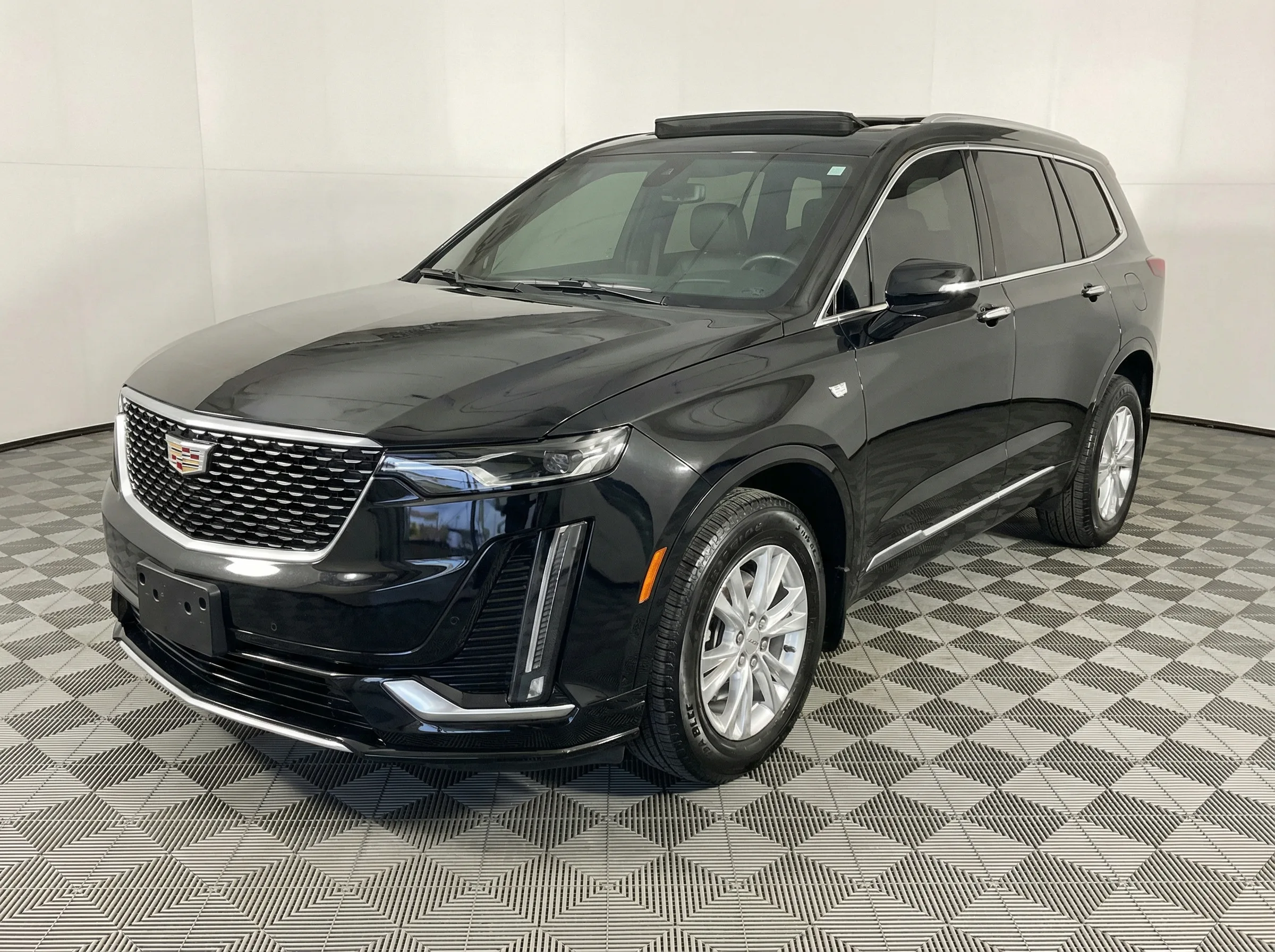 2025 Cadillac XT6 Luxury — thumbnail 3