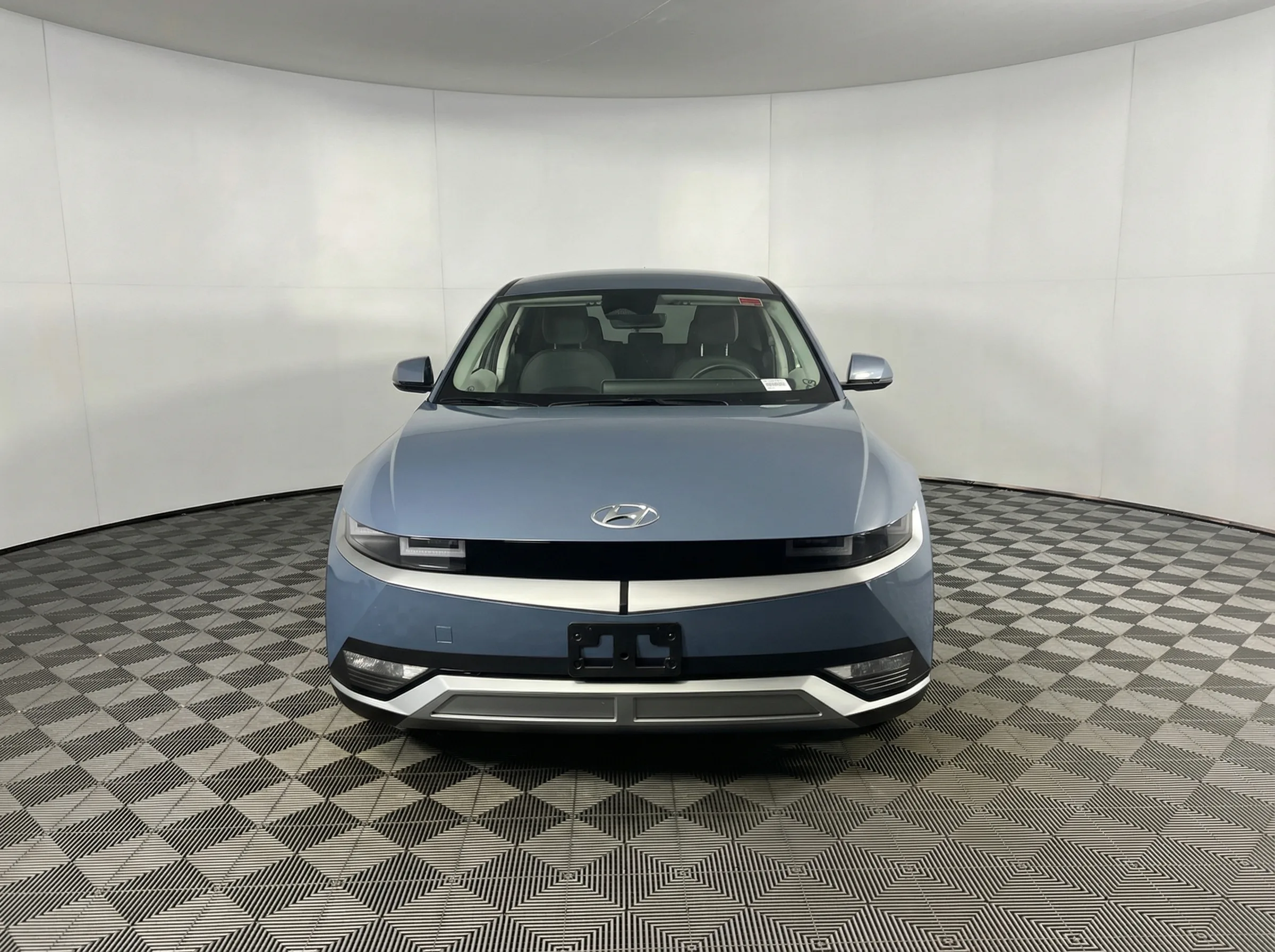 2024 Hyundai IONIQ 5 SE Long Range — thumbnail 3