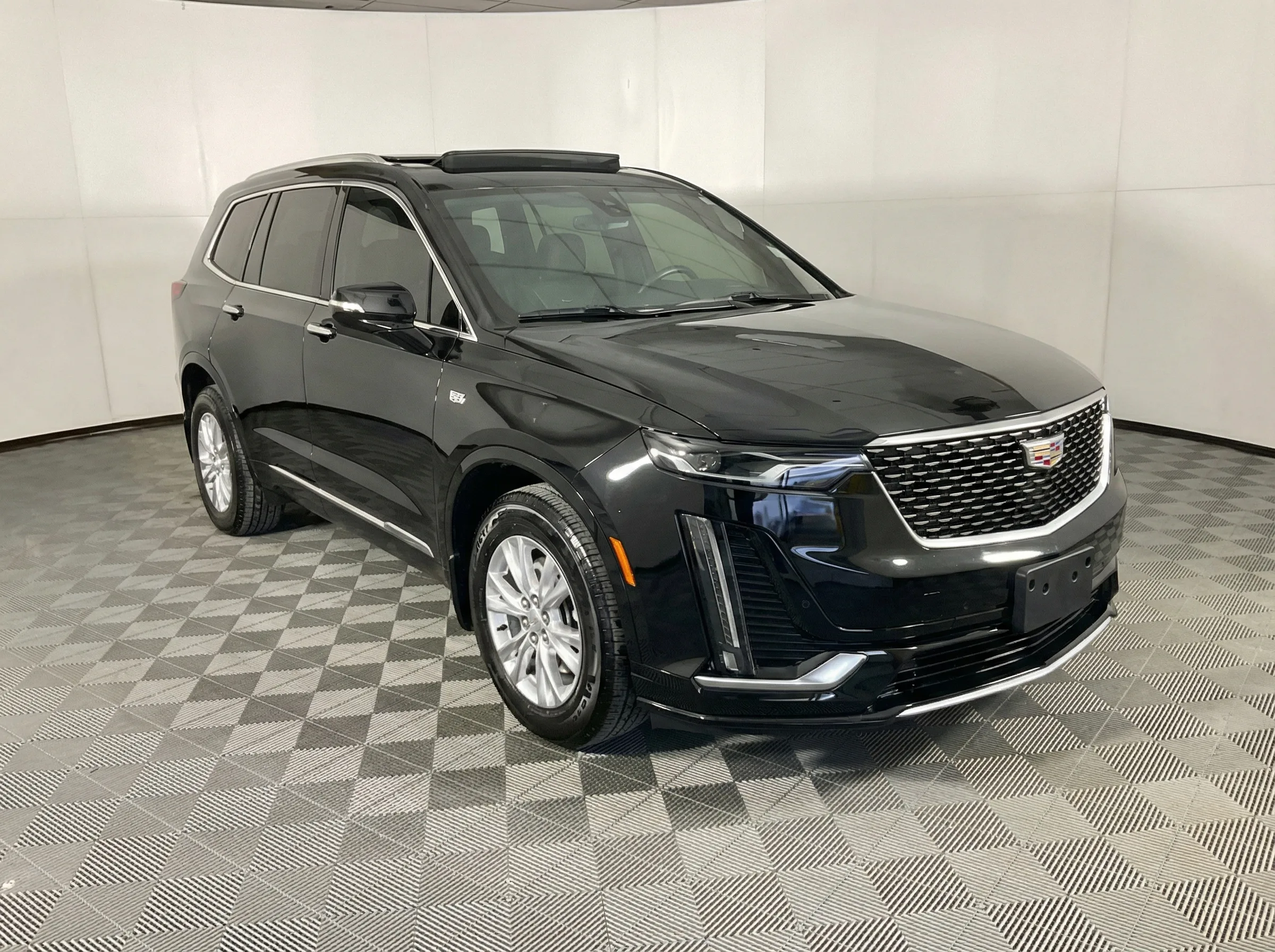2025 Cadillac XT6 Luxury — thumbnail 4