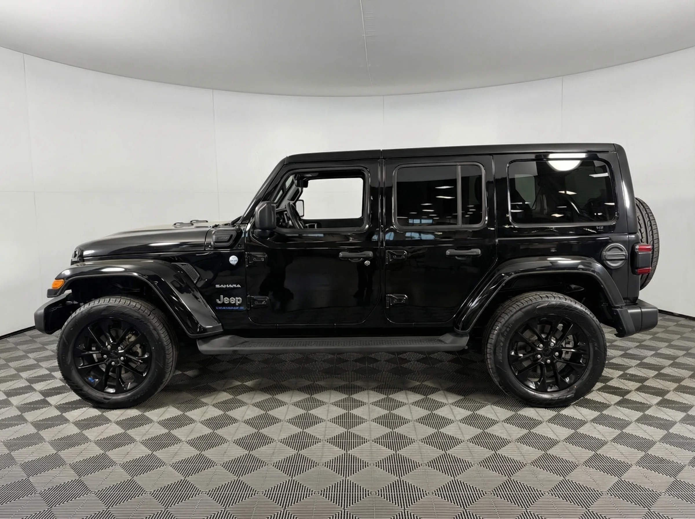 2023 Jeep Wrangler Sahara 4xe — thumbnail 4