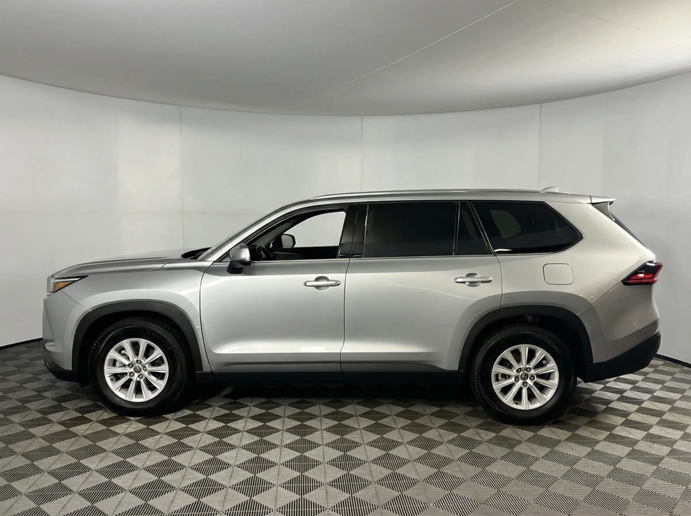 2025 Toyota Grand Highlander XLE — thumbnail 4