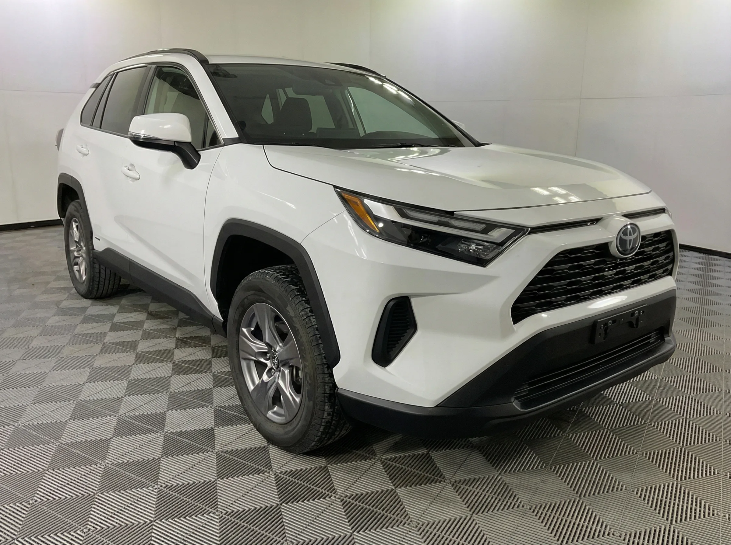 2024 Toyota RAV4 Hybrid XLE — thumbnail 4