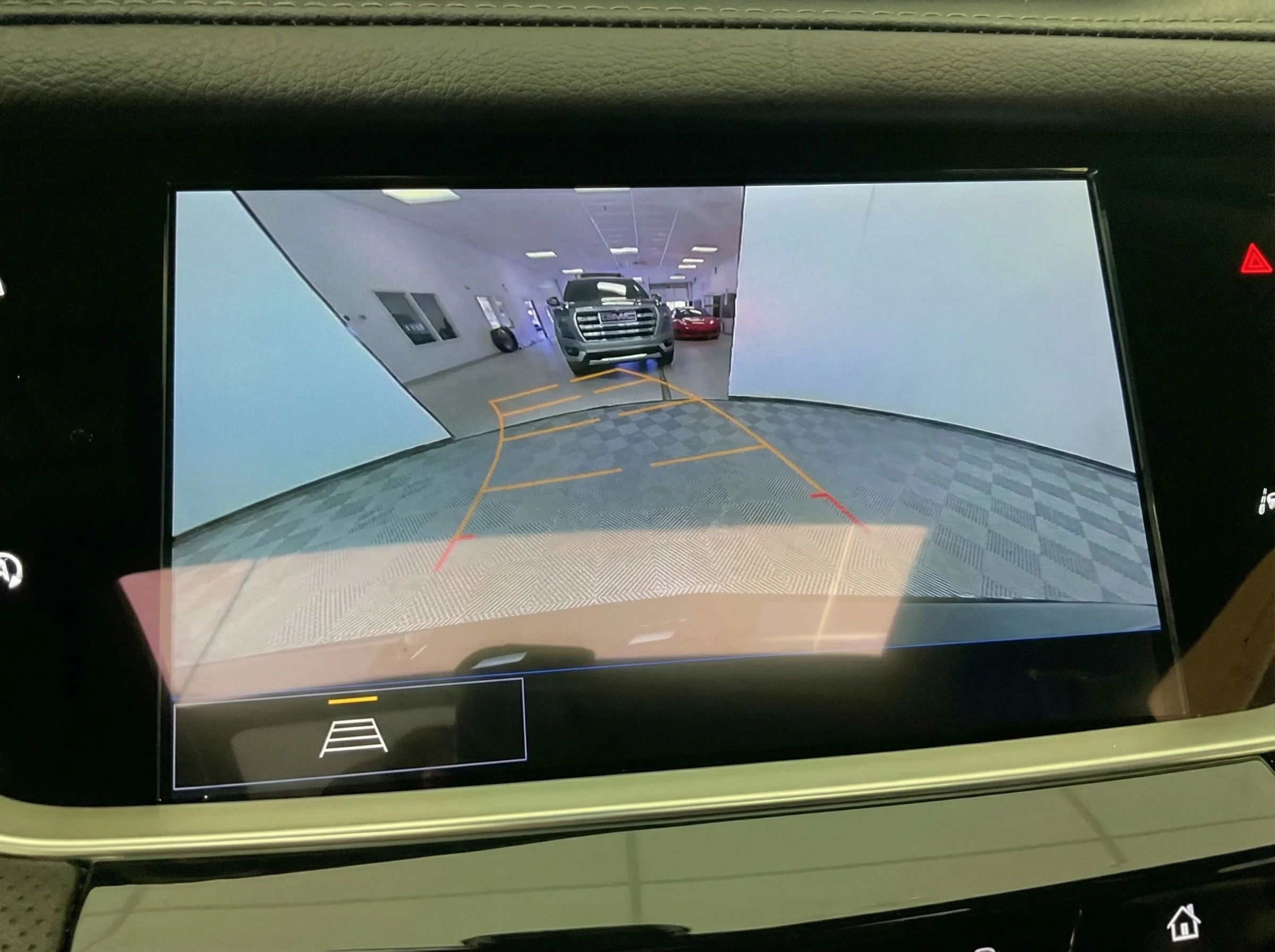 2025 Cadillac XT6 Luxury — thumbnail 5