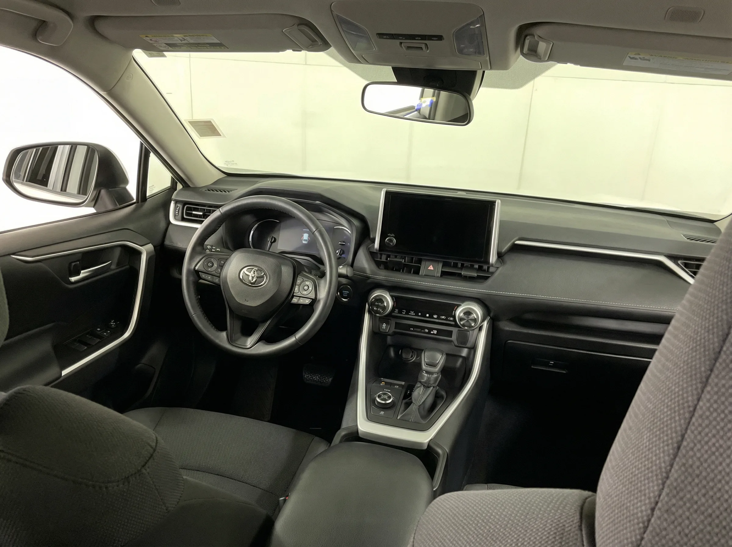 2024 Toyota RAV4 Hybrid XLE — thumbnail 6