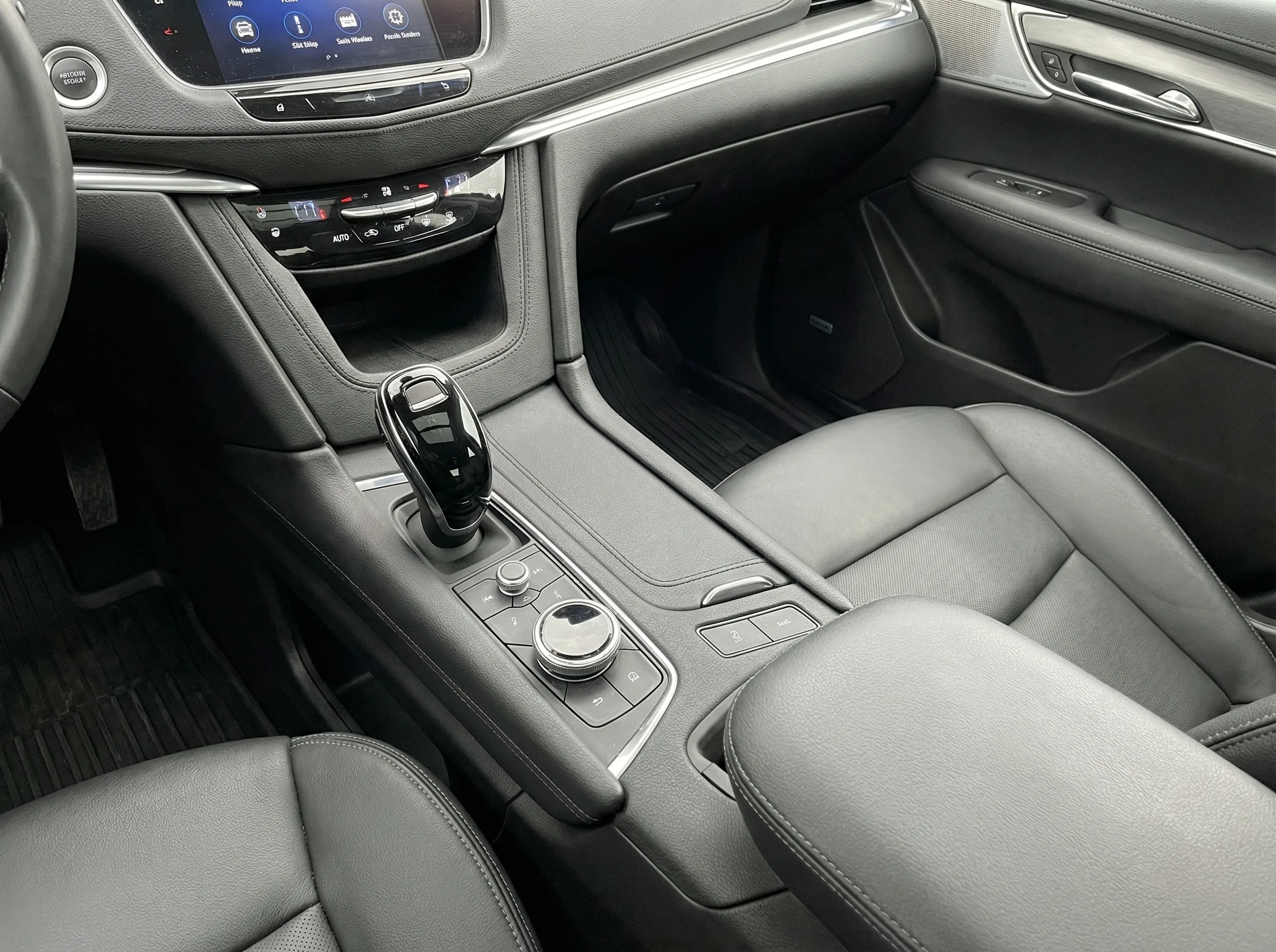 2025 Cadillac XT6 Luxury — thumbnail 7