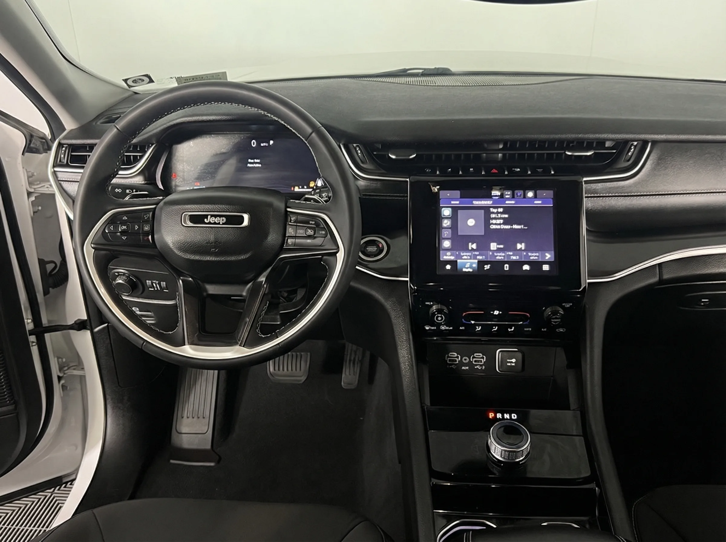 2023 Jeep Grand Cherokee Laredo — thumbnail 7