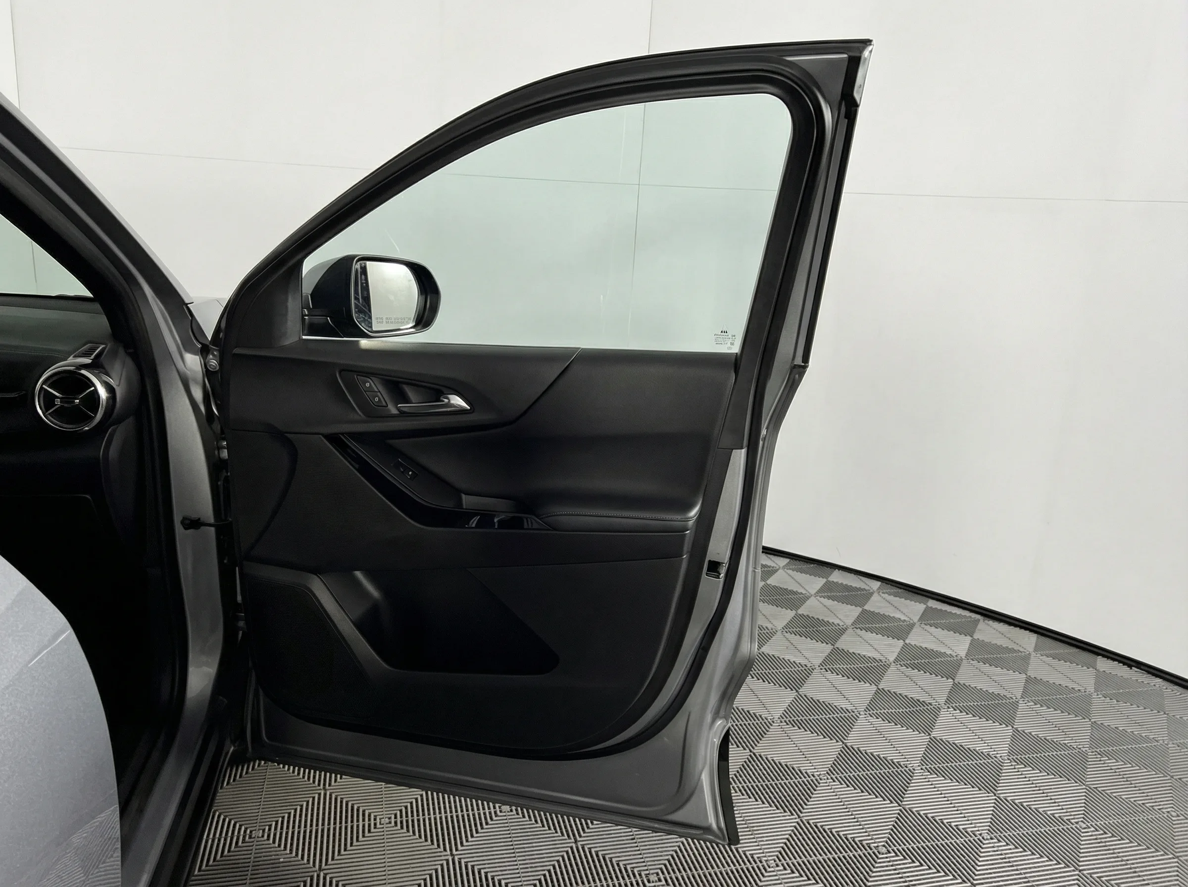 2025 Chevrolet Equinox LT — thumbnail 9