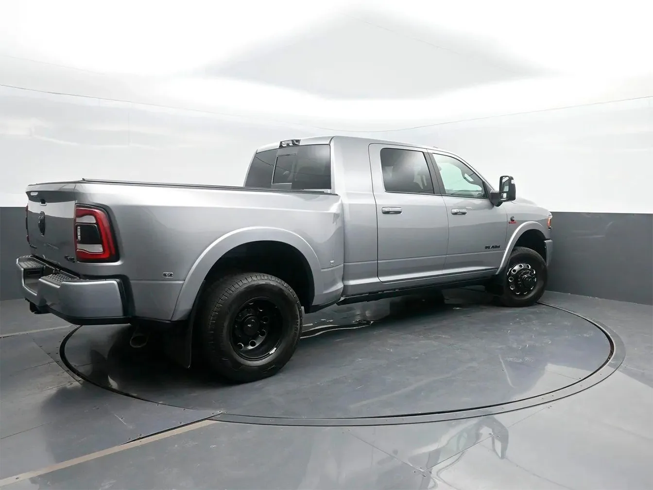 2023 Ram 3500 Limited — thumbnail 2