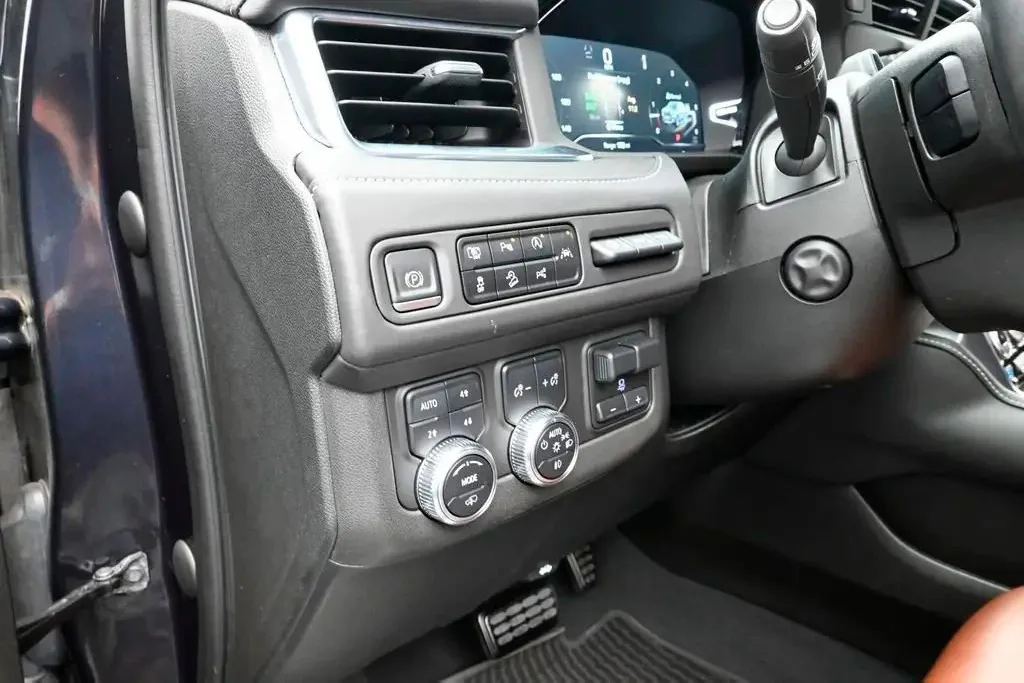 2023 GMC Yukon Denali Ultimate — thumbnail 16