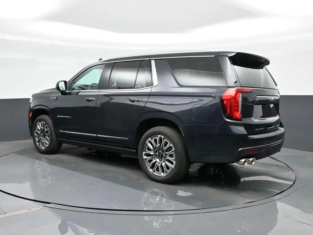 2023 GMC Yukon Denali Ultimate — thumbnail 3