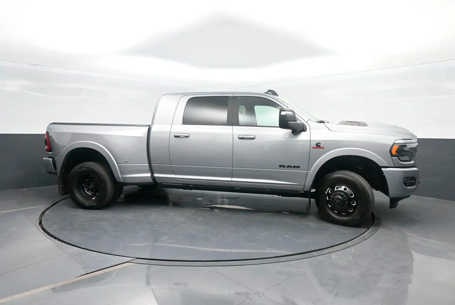 2023 Ram 3500 Limited — thumbnail 3