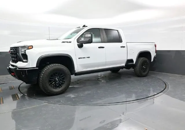 2024 Chevrolet Silverado 2500HDTrimZR2 — thumbnail 2