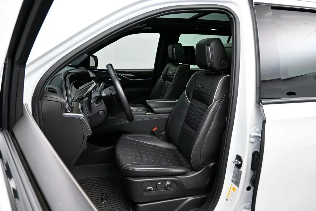 2024 Cadillac Escalade ESVTrimSport Platinum — thumbnail 16