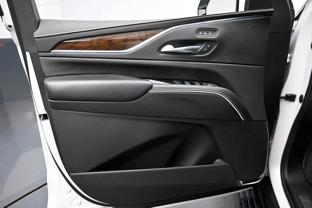 2024 Cadillac Escalade ESVTrimSport Platinum — thumbnail 18