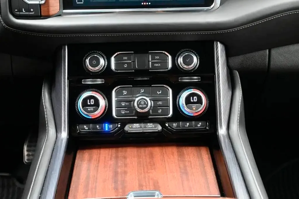 2023 GMC Yukon Denali Ultimate — thumbnail 24