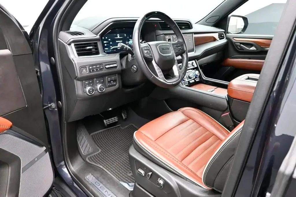 2023 GMC Yukon Denali Ultimate — thumbnail 4