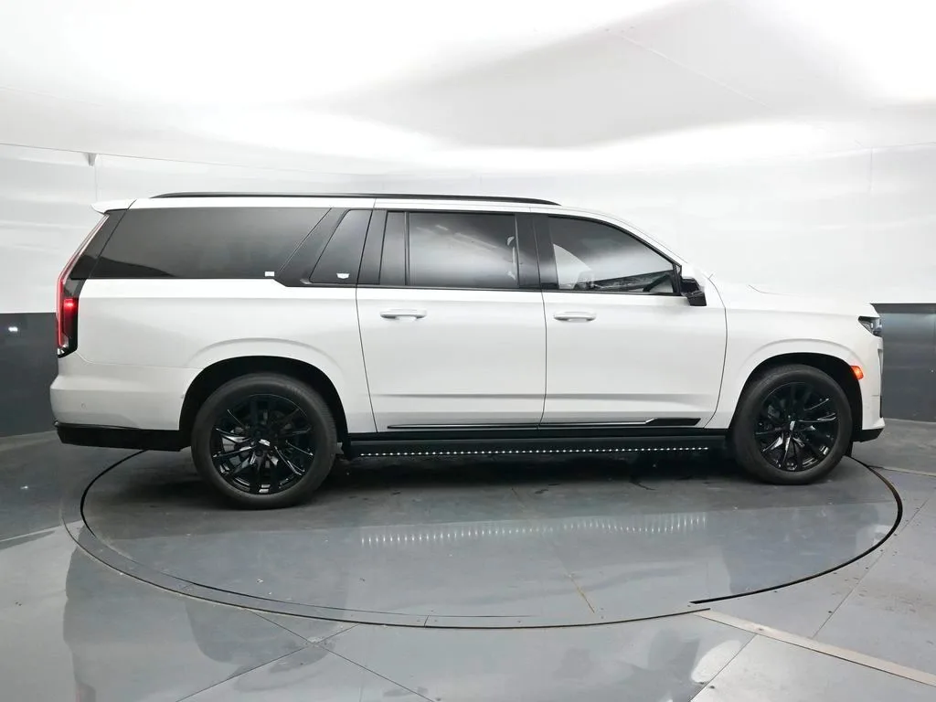 2024 Cadillac Escalade ESVTrimSport Platinum — thumbnail 2
