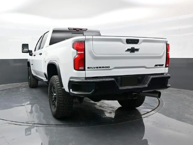 2024 Chevrolet Silverado 2500HDTrimZR2 — thumbnail 4