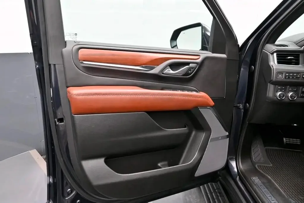 2023 GMC Yukon Denali Ultimate — thumbnail 8