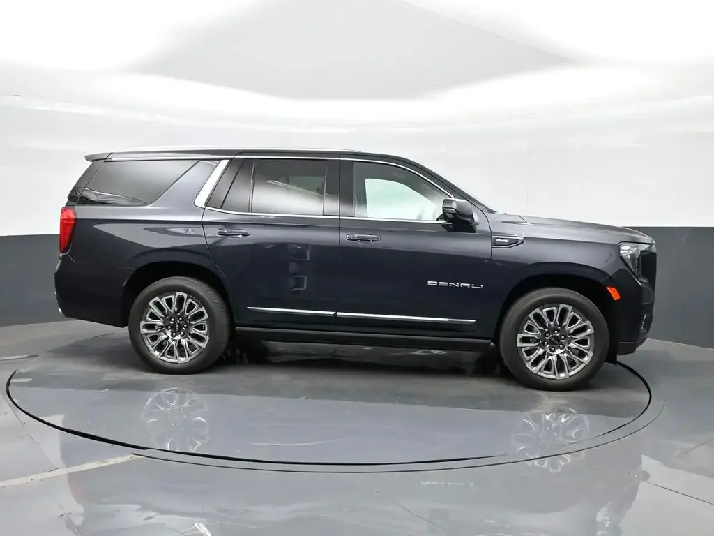 2023 GMC Yukon Denali Ultimate — thumbnail 10